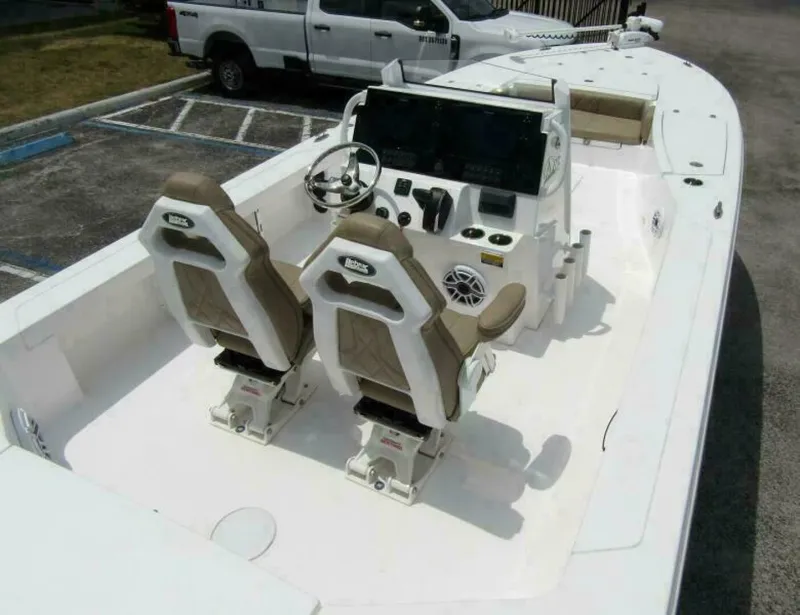 Slide: The Image of Blazer Bay 2550 GTS 2025 - 33