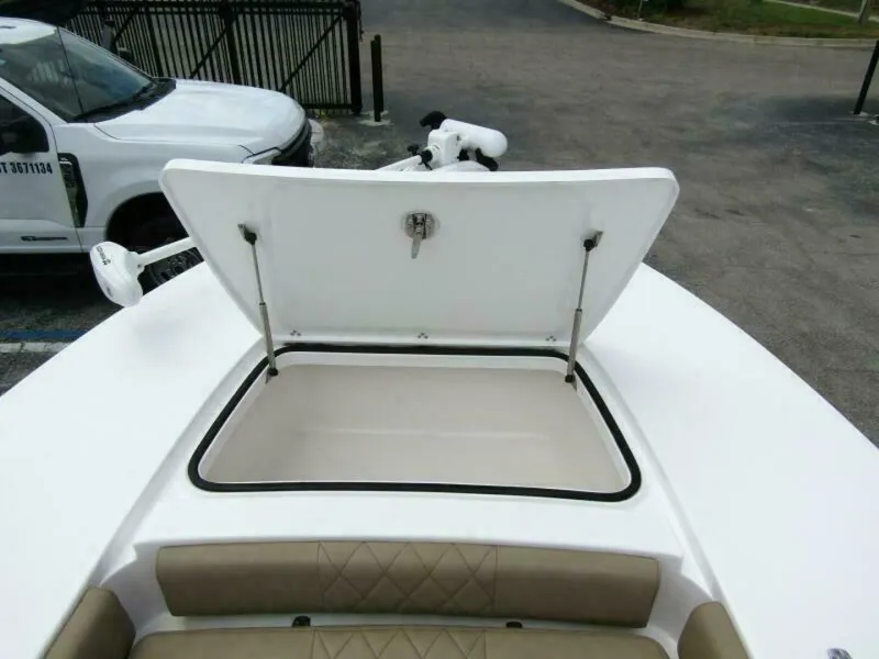 Slide: The Image of Blazer Bay 2550 GTS 2025 - 9