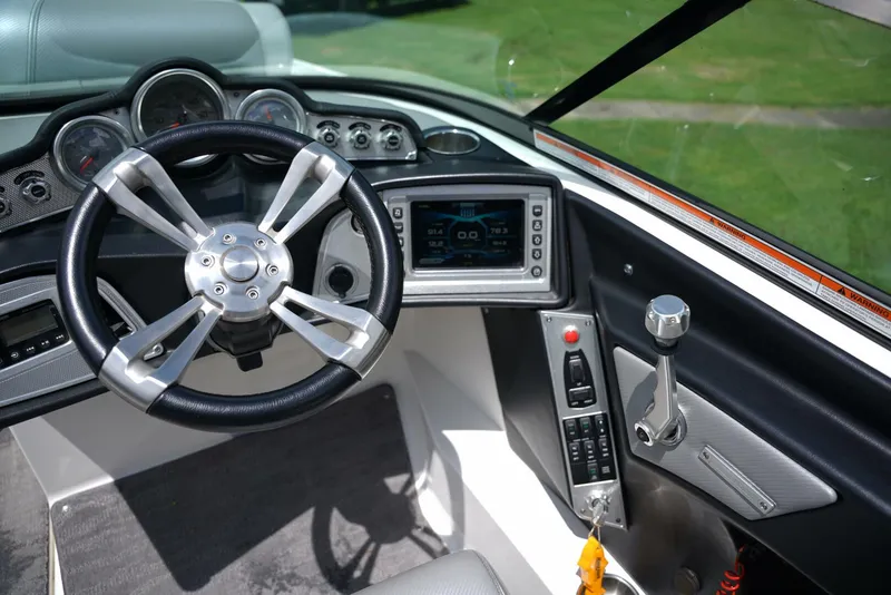 Slide: The Image of Mastercraft X25 2014 - 33