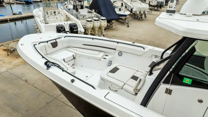 Slide: The Image of Wellcraft 352 Fisherman Center Console 2023 - 38