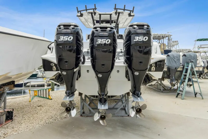 Slide: The Image of Wellcraft 352 Fisherman Center Console 2023 - 4