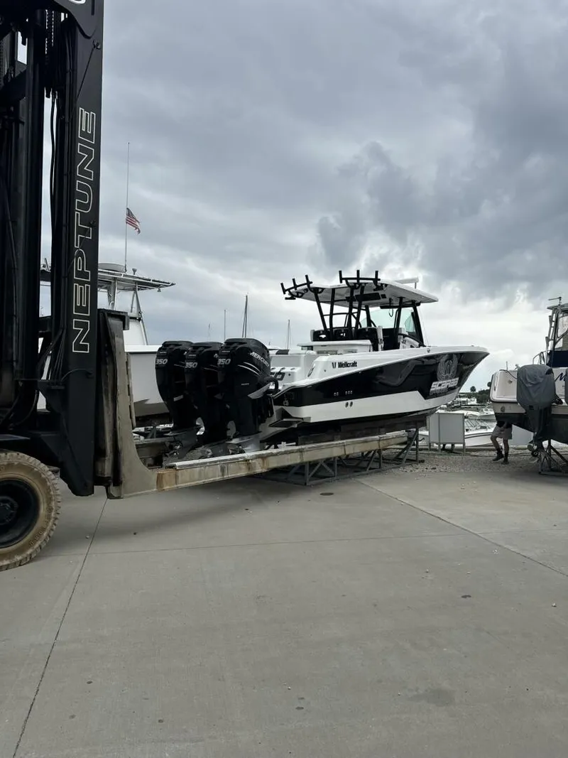 Slide: The Image of Wellcraft 352 Fisherman Center Console 2023 - 40