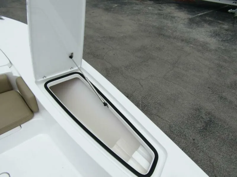 Slide: The Image of Blazer Bay 2550 GTS 2025 - 13