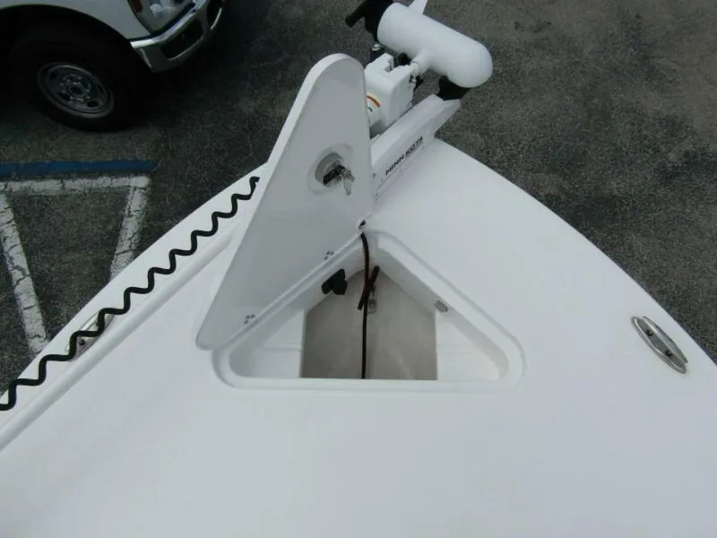 Slide: The Image of Blazer Bay 2550 GTS 2025 - 8