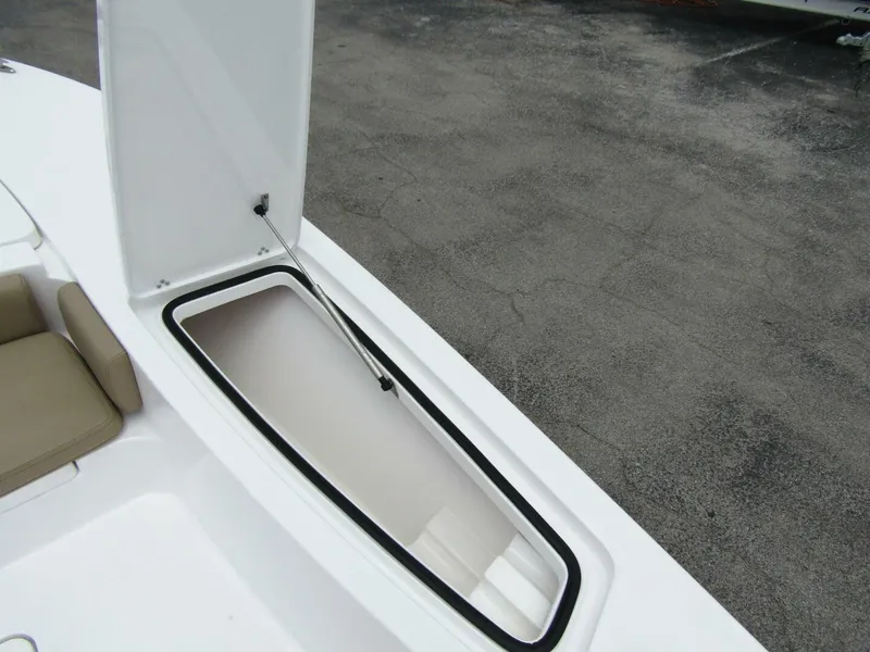 Slide: The Image of Blazer Bay 2550 GTS 2025 - 13