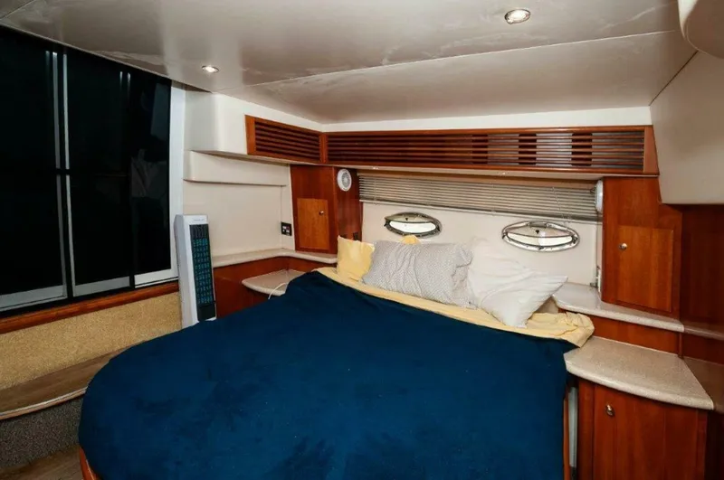 Slide: The Image of Carver Yachts 444 Cockpit Motor Yacht 2002 - 18