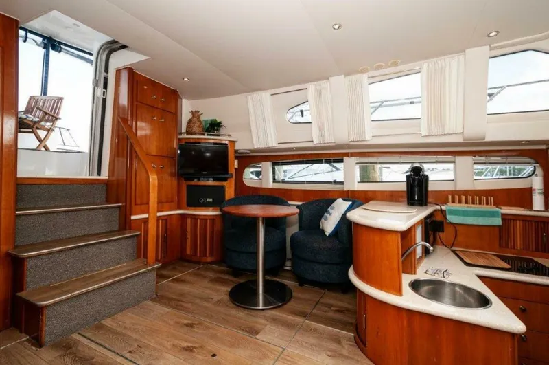Slide: The Image of Carver Yachts 444 Cockpit Motor Yacht 2002 - 8