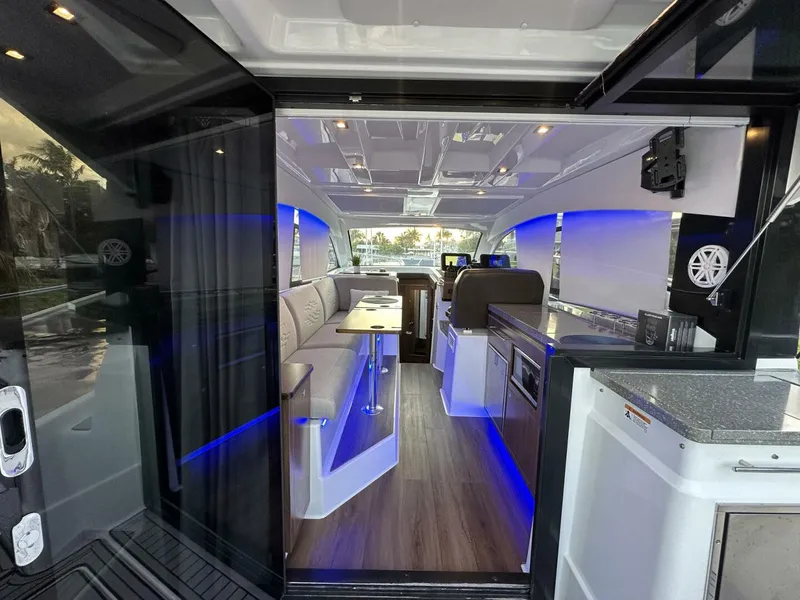 Slide: The Image of Four Winns Vista 355 Coupe 2020 - 22