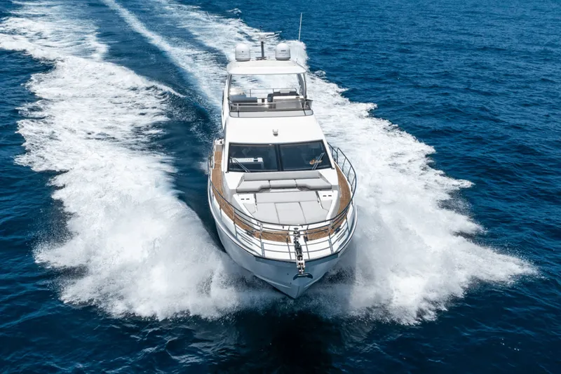 Slide: The Image of Azimut 60 FLY 2024 - 15