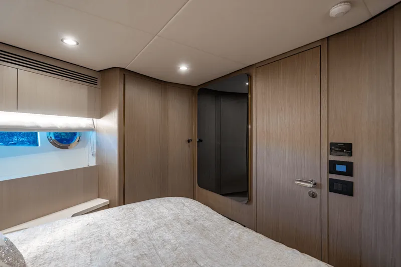 Slide: The Image of Azimut 60 FLY 2024 - 31