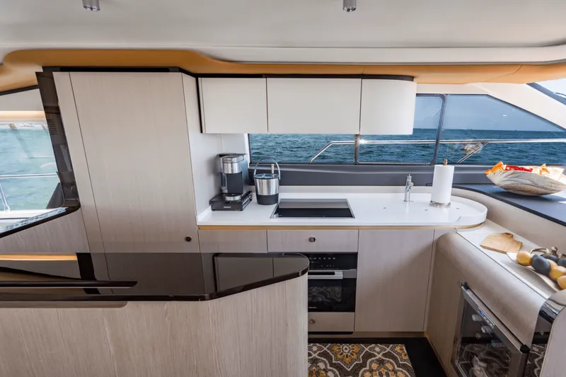 Slide: The Image of Azimut 60 FLY 2024 - 39