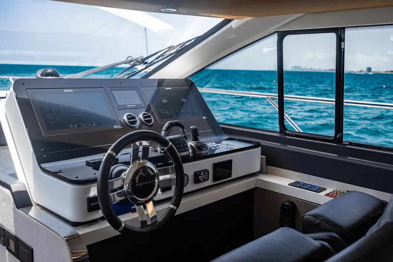 Slide: The Image of Azimut 60 FLY 2024 - 42