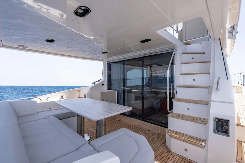 Slide: The Image of Azimut 60 FLY 2024 - 47