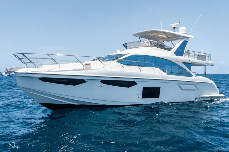 Slide: The Image of Azimut 60 FLY 2024 - 5