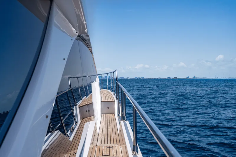 Slide: The Image of Azimut 60 FLY 2024 - 51