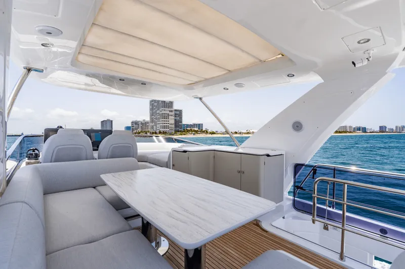 Slide: The Image of Azimut 60 FLY 2024 - 59