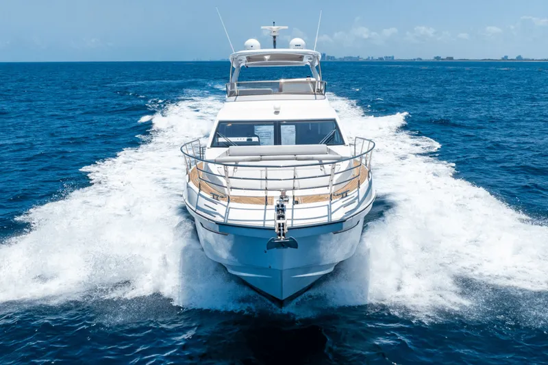 Slide: The Image of Azimut 60 FLY 2024 - 6