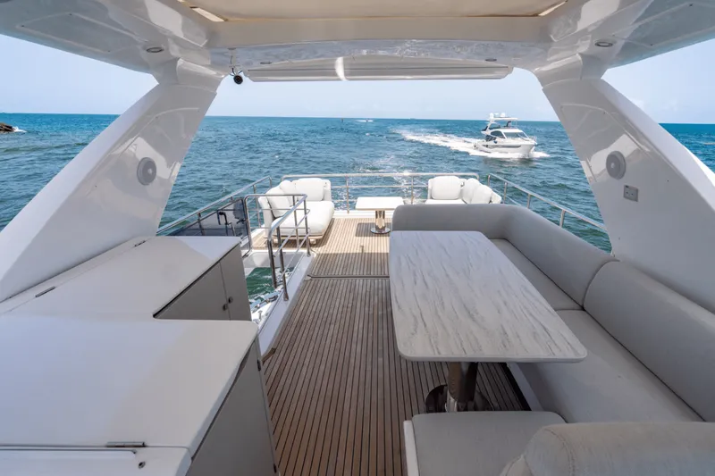 Slide: The Image of Azimut 60 FLY 2024 - 63