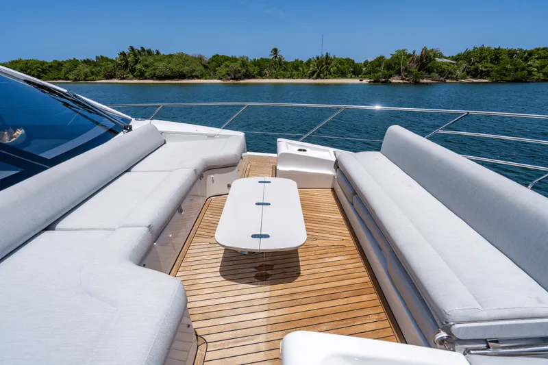 Slide: The Image of Azimut 60 FLY 2024 - 71