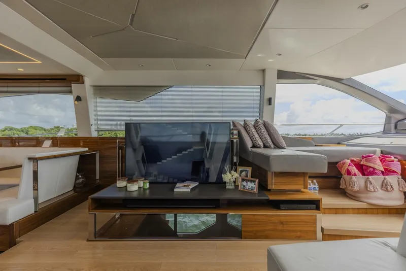Slide: The Image of Sunseeker Manhattan 2021 - 111