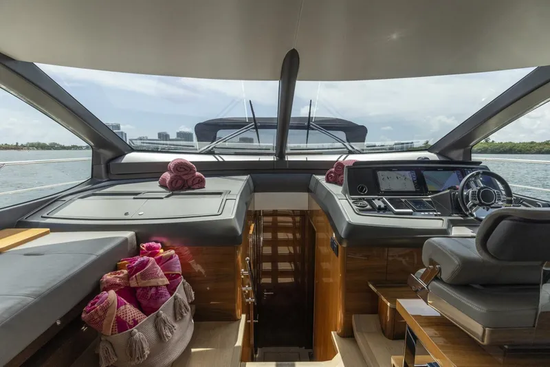Slide: The Image of Sunseeker Manhattan 2021 - 112