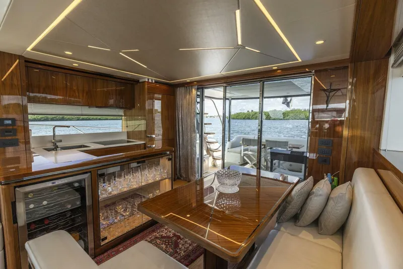 Slide: The Image of Sunseeker Manhattan 2021 - 116