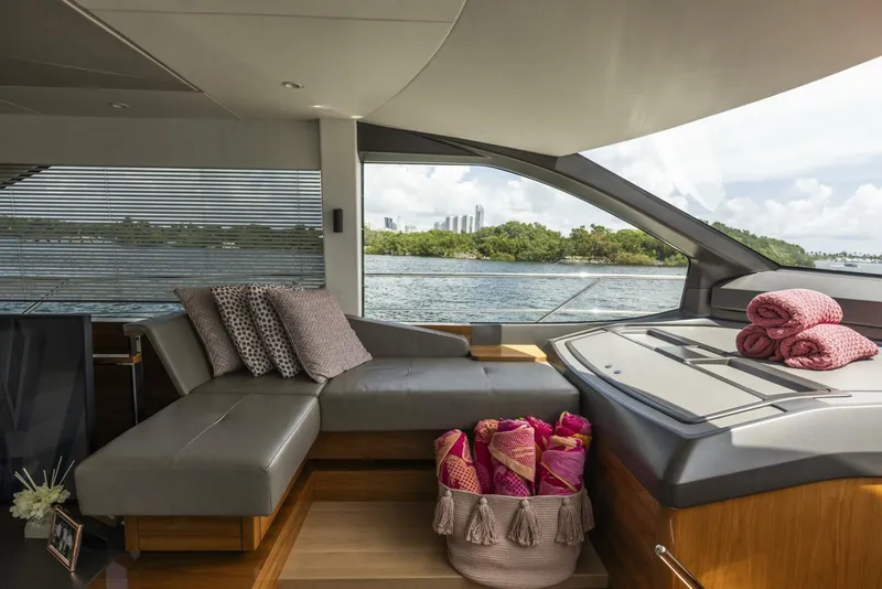 Slide: The Image of Sunseeker Manhattan 2021 - 119