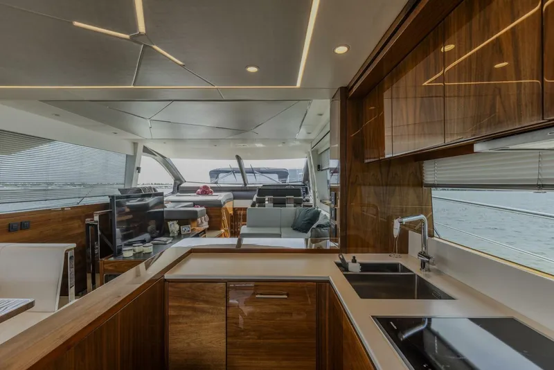 Slide: The Image of Sunseeker Manhattan 2021 - 122