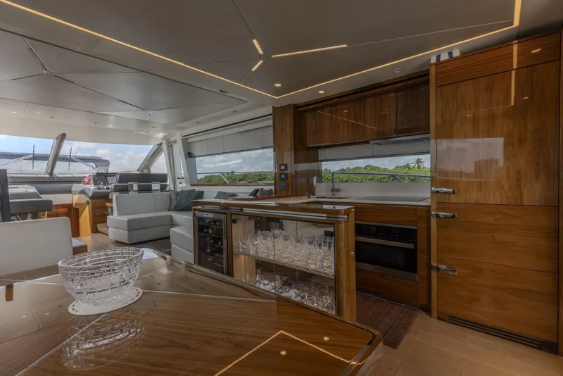 Slide: The Image of Sunseeker Manhattan 2021 - 125