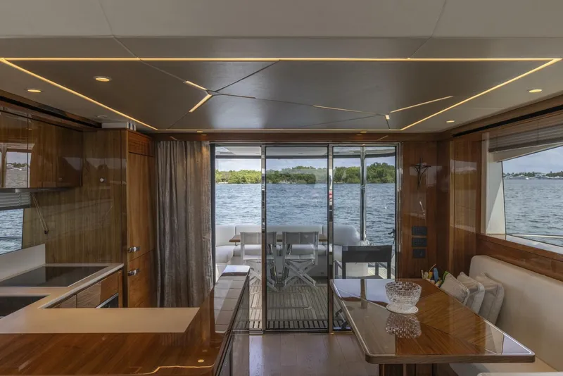 Slide: The Image of Sunseeker Manhattan 2021 - 130