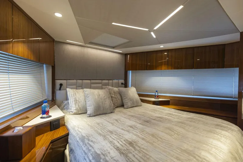 Slide: The Image of Sunseeker Manhattan 2021 - 22