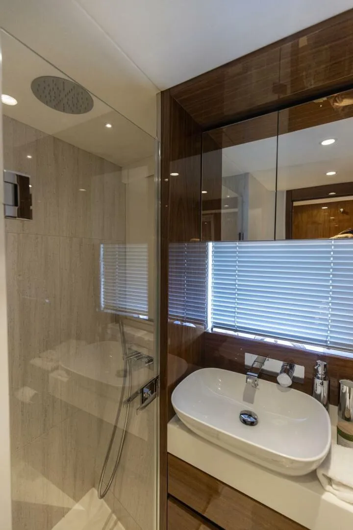 Slide: The Image of Sunseeker Manhattan 2021 - 25