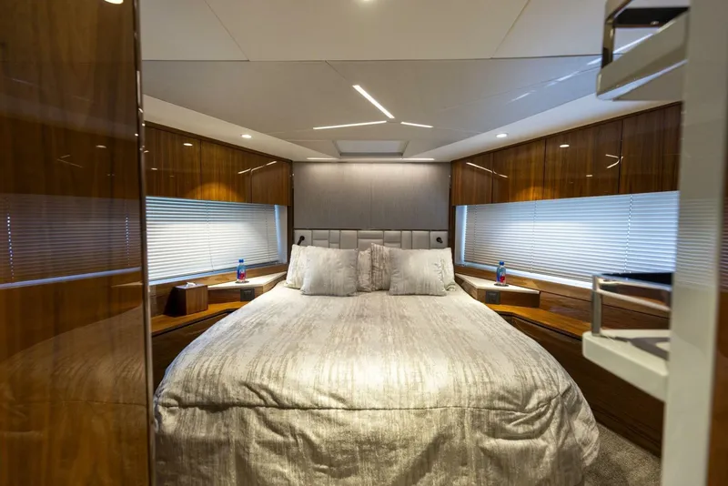 Slide: The Image of Sunseeker Manhattan 2021 - 26