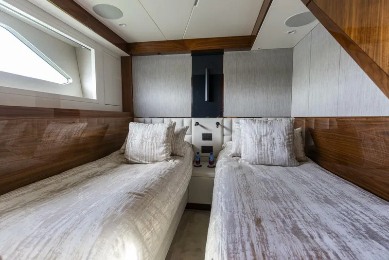 Slide: The Image of Sunseeker Manhattan 2021 - 33