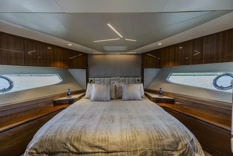 Slide: The Image of Sunseeker Manhattan 2021 - 35