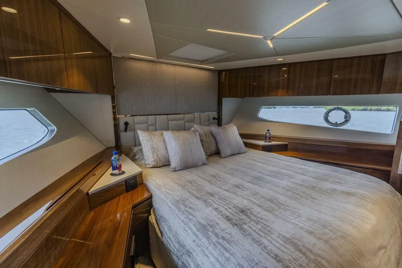 Slide: The Image of Sunseeker Manhattan 2021 - 37