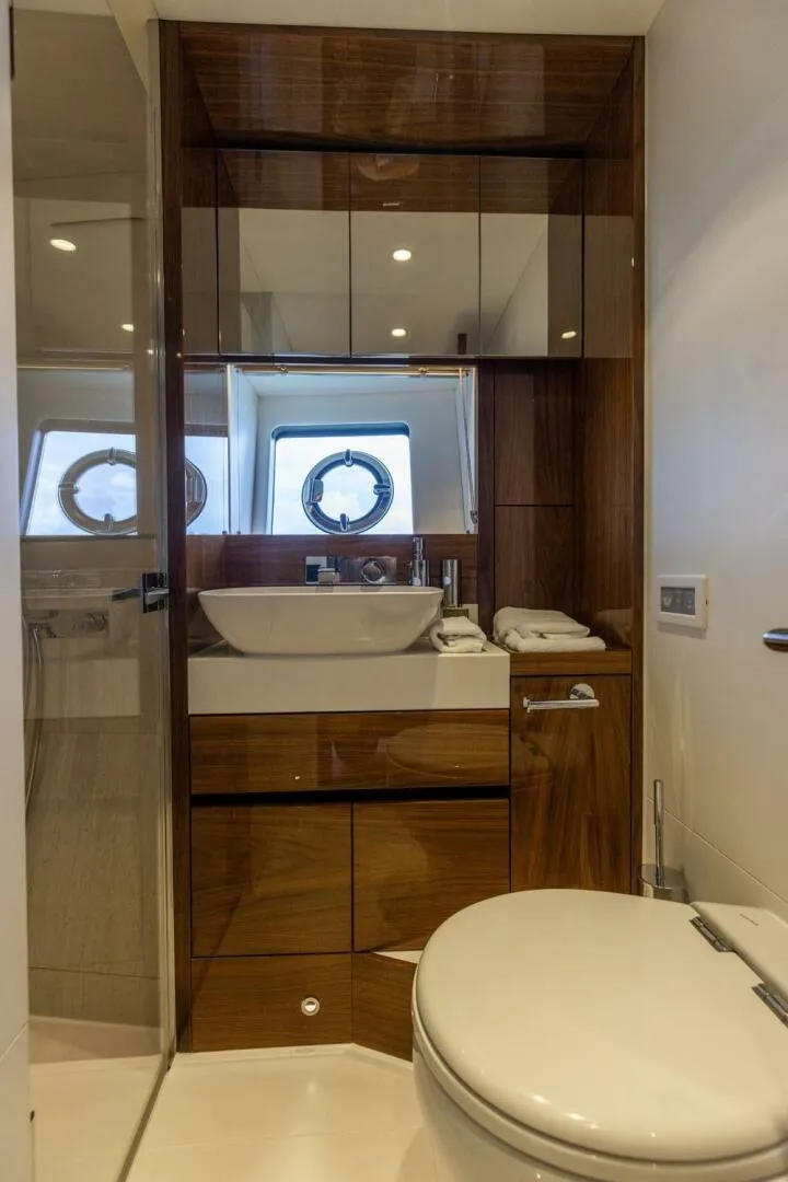 Slide: The Image of Sunseeker Manhattan 2021 - 41