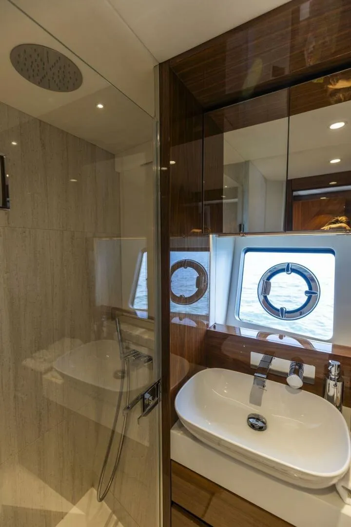 Slide: The Image of Sunseeker Manhattan 2021 - 42