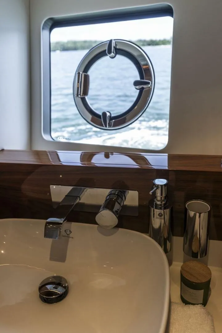 Slide: The Image of Sunseeker Manhattan 2021 - 43
