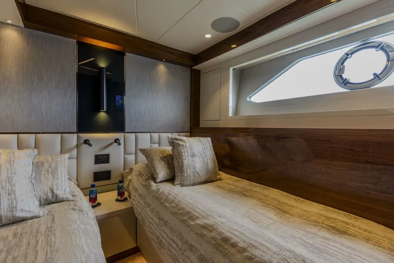 Slide: The Image of Sunseeker Manhattan 2021 - 45