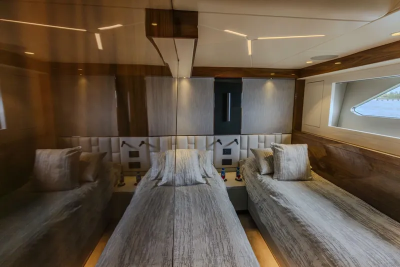 Slide: The Image of Sunseeker Manhattan 2021 - 46