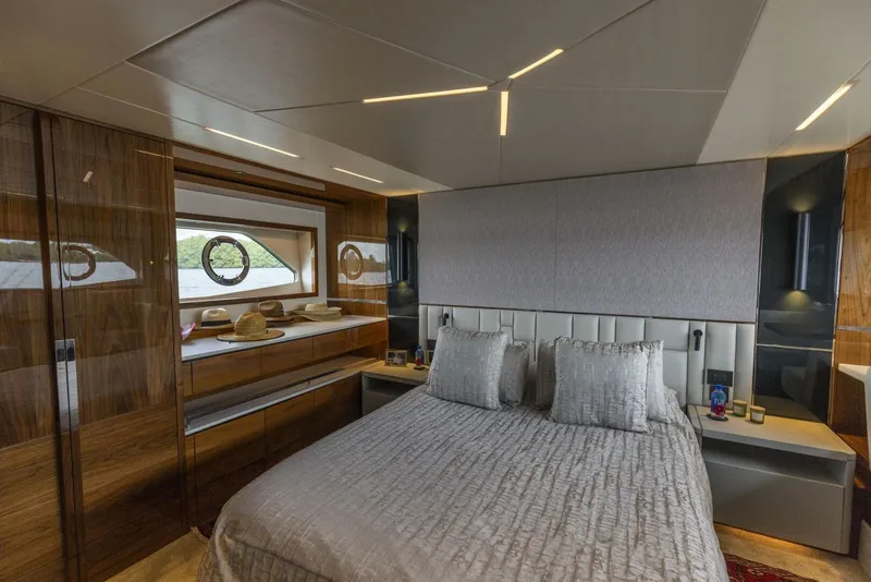 Slide: The Image of Sunseeker Manhattan 2021 - 49