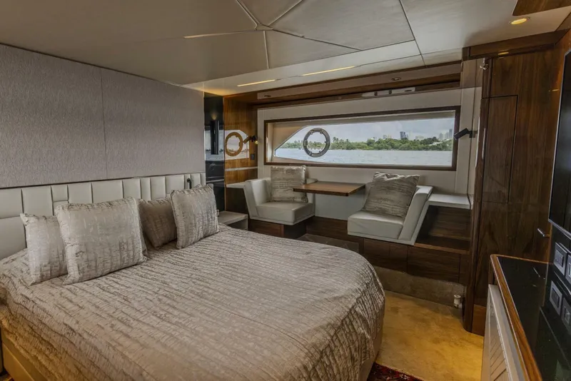 Slide: The Image of Sunseeker Manhattan 2021 - 51