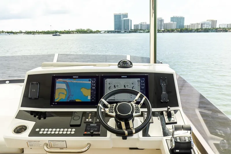 Slide: The Image of Sunseeker Manhattan 2021 - 60