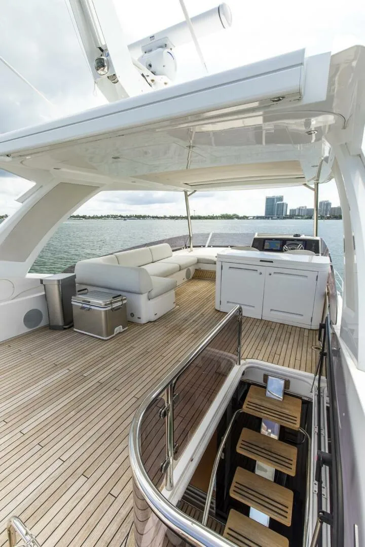 Slide: The Image of Sunseeker Manhattan 2021 - 68