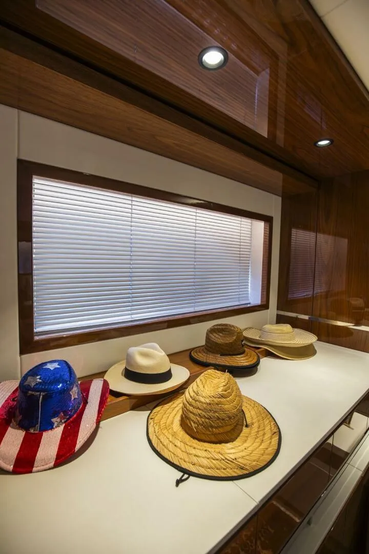 Slide: The Image of Sunseeker Manhattan 2021 - 7