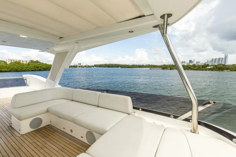 Slide: The Image of Sunseeker Manhattan 2021 - 74
