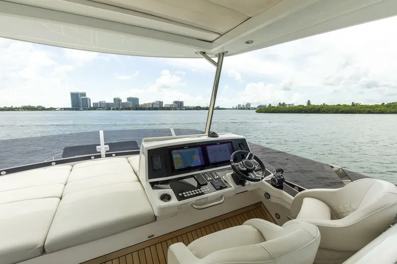 Slide: The Image of Sunseeker Manhattan 2021 - 76