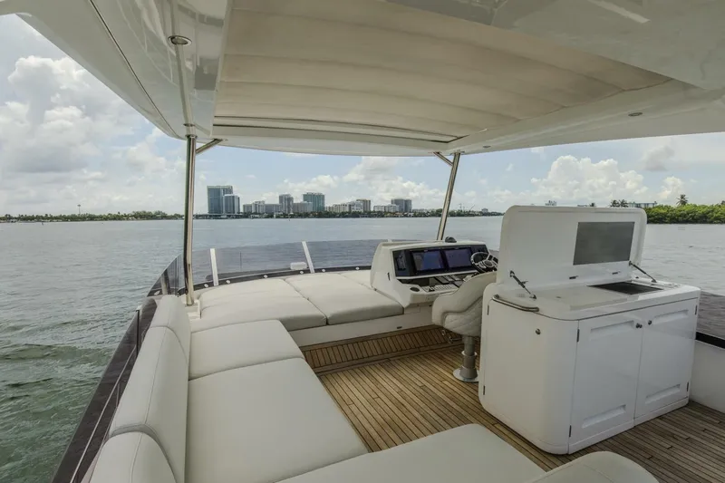 Slide: The Image of Sunseeker Manhattan 2021 - 78