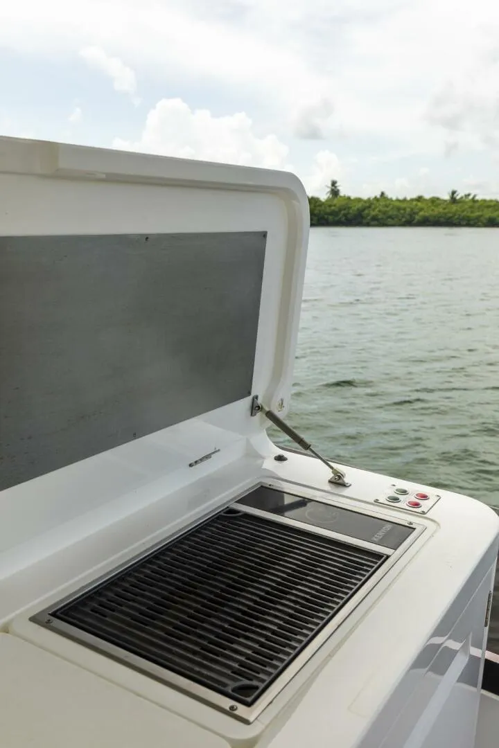Slide: The Image of Sunseeker Manhattan 2021 - 79